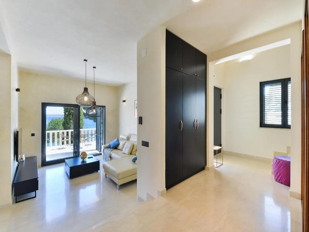 Beachfront Villa Mediterranea Kukljica Croatia