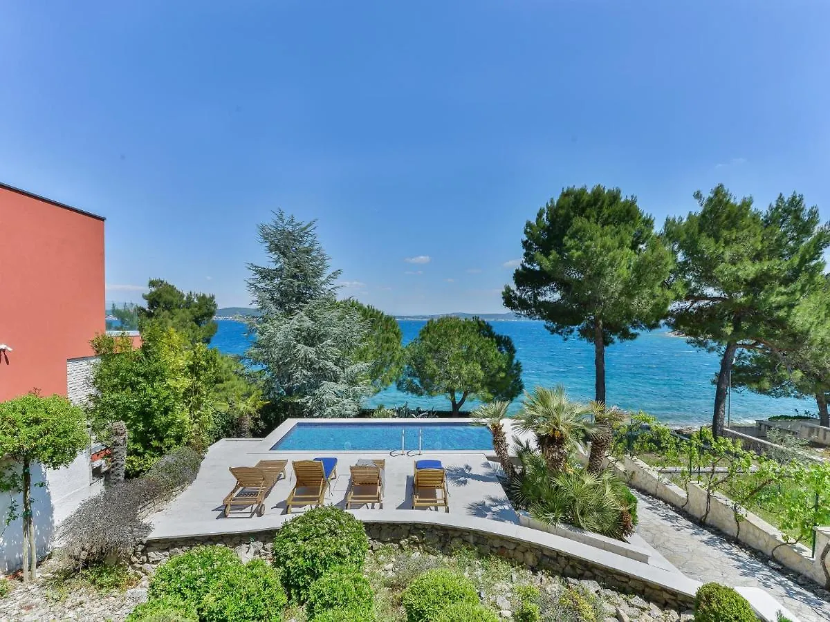 Beachfront Villa Mediterranea Kukljica