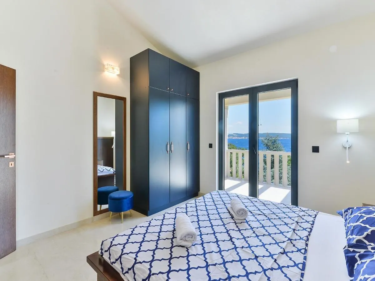 Beachfront Villa Mediterranea Kukljica Croatia