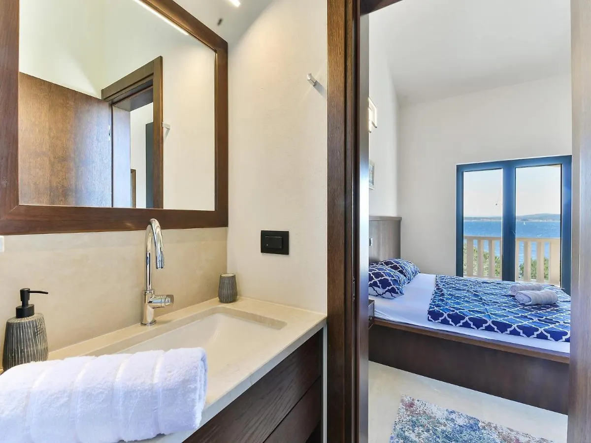 Beachfront Villa Mediterranea Kukljica